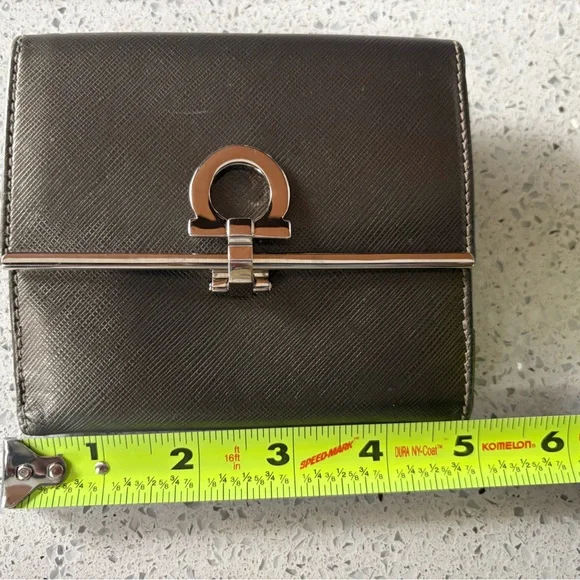 Women’s SALVATORE FERRAGAMO EUC Gold Bronze Metallic Trifold Wallet with Clasp - Picture 7 of 10